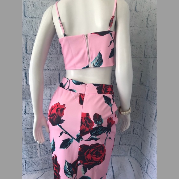 5 ⭐️ Floral Crop Top & Skirt 2 Piece Set - Picture 6 of 8